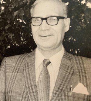Family establishes the Dr. Hassan Vaziri Memorial Scholarship Family establishes the Dr. Hassan Vaziri Memorial Scholarship