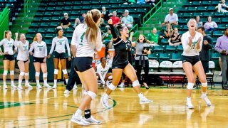 Volleyball Defeats Georgia Tech in Four Sets Volleyball Defeats Georgia Tech in Four Sets