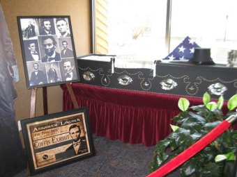 Replicia of Lincoln's Coffin Will Be Displayed Replicia of Lincoln's Coffin Will Be Displayed