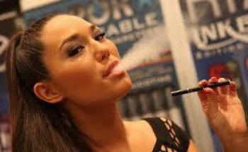 Famous Vapers: Hollywood Celebs and their E-Cigs Famous Vapers: Hollywood Celebs and their E-Cigs