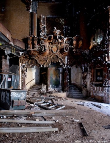 Mayor Williams Praises Gov. Tomblin, State Legislature Donation for Keith Albee Roof; $40,000 Need for Additional Matching Grant Interior of not preserved Flushing , NY, RKO Keith, the sister theater of Huntington's jewel which open six days after our movie palace.