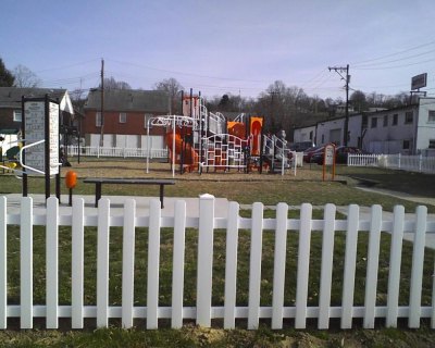 South Charleston rallies as community to make playground improvements South Charleston rallies as community to make playground improvements