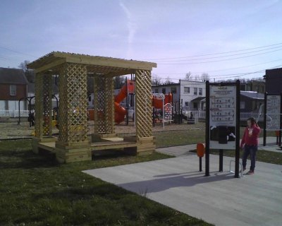 South Charleston rallies as community to make playground improvements South Charleston rallies as community to make playground improvements