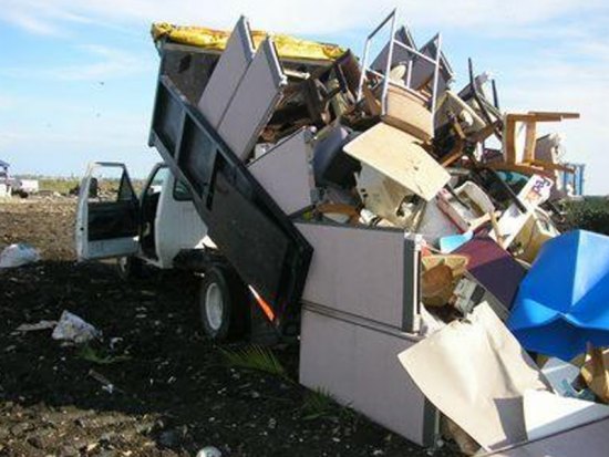 Fatal accidents, off-the-books workers, a union once run by a mobster The rogue world of one of New York’s major trash haulers. Fatal accidents, off-the-books workers, a union once run by a mobster The rogue world of one of New York’s major trash haulers.