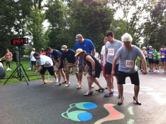 Dress for Success River Cities to Host Second Annual Power Walk, 5k Run and Stiletto Stroll Last Year's Race Starting Gate